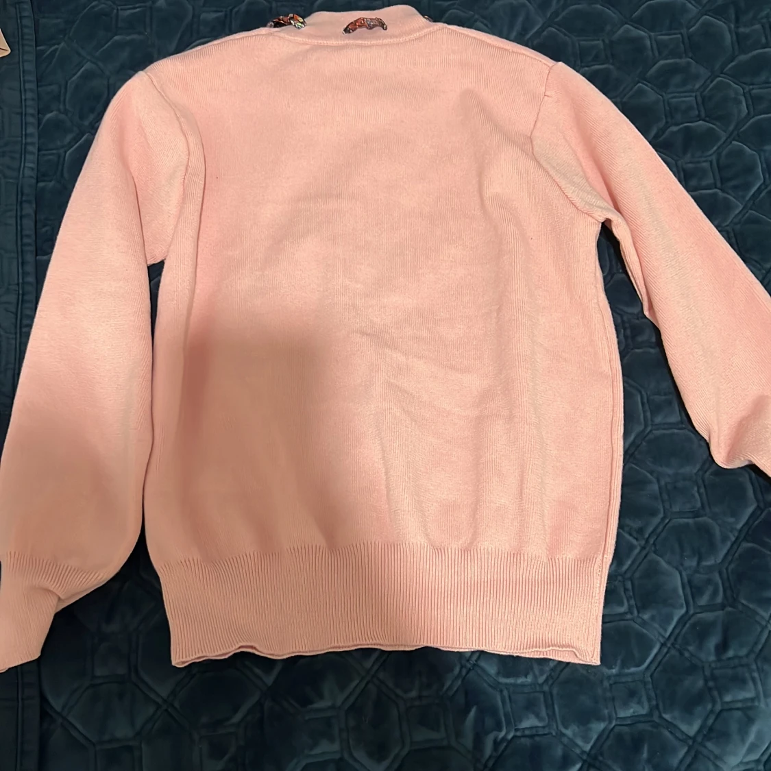 Säljer den här fina rosa stickad tröjan. Har bara tagit på mig den två eller tre gånger - 91