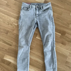 Acne skinny jeans dam 26/30 - Kort midjat Acne jeans som inte används längre Dam