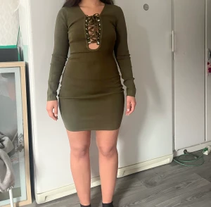 Grön klänning - Grön klänning storlek S