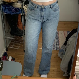 Vida jeans - Midjemått: 79cm, innerbenslängd: 88cm