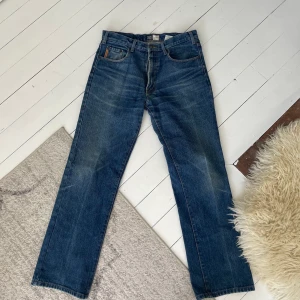 Jeans - Säljer dessa vintage jeans då dom tyvärr inte passar mig, storlek 34💕