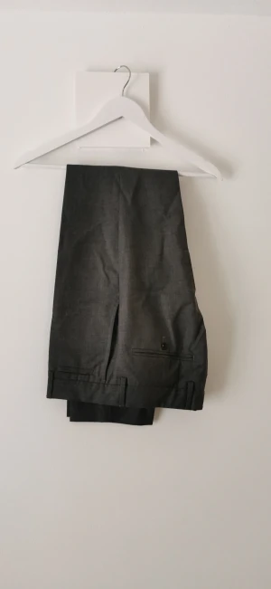 Kostymbyxor filipa k - Kostymbyxor nästan aldrig använda, skickas pressade och tvättade. 