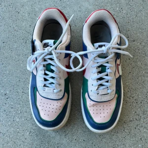 Nike Air Force Shadow - Säljer mina Nike Air Force Shadow då de aldrig används. De är i storlek 39 och är sparsamt använda!   Köparen står för frakten😊