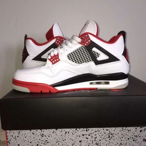 Jordan 4! - Jordan 4 i superbra skick!, endast användna inomhus! storlek 44,5 