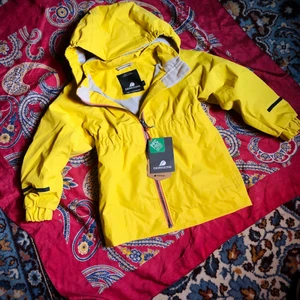 Didriksson vattentät - Jättefin, helt ny vår- och sommarjacka st 110, men ganska liten i storleken. Kan mötas upp i Göteborg, Tjörn, Orust eller Stenungsund, priset är satt som lägsta med möjlighet att bjuda mer😊