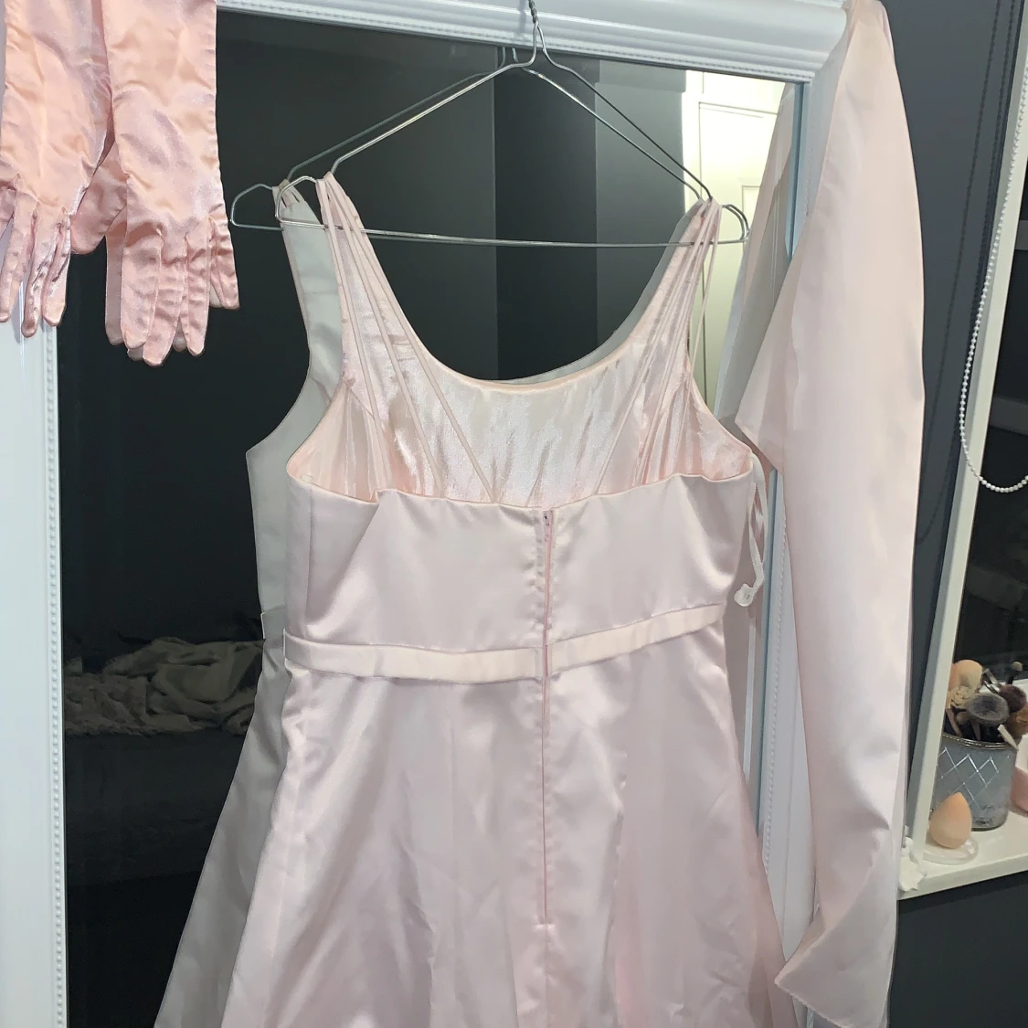 Rosa, fluffig baklänning - 90