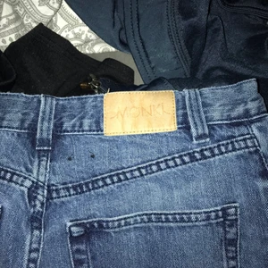 Jeans från Monkl - Utsvängda jeans som är lite för stora för mig 