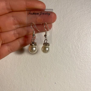 💗 - Säljer dom här pärl örhängerna har 5 par såna💗🫶🏻