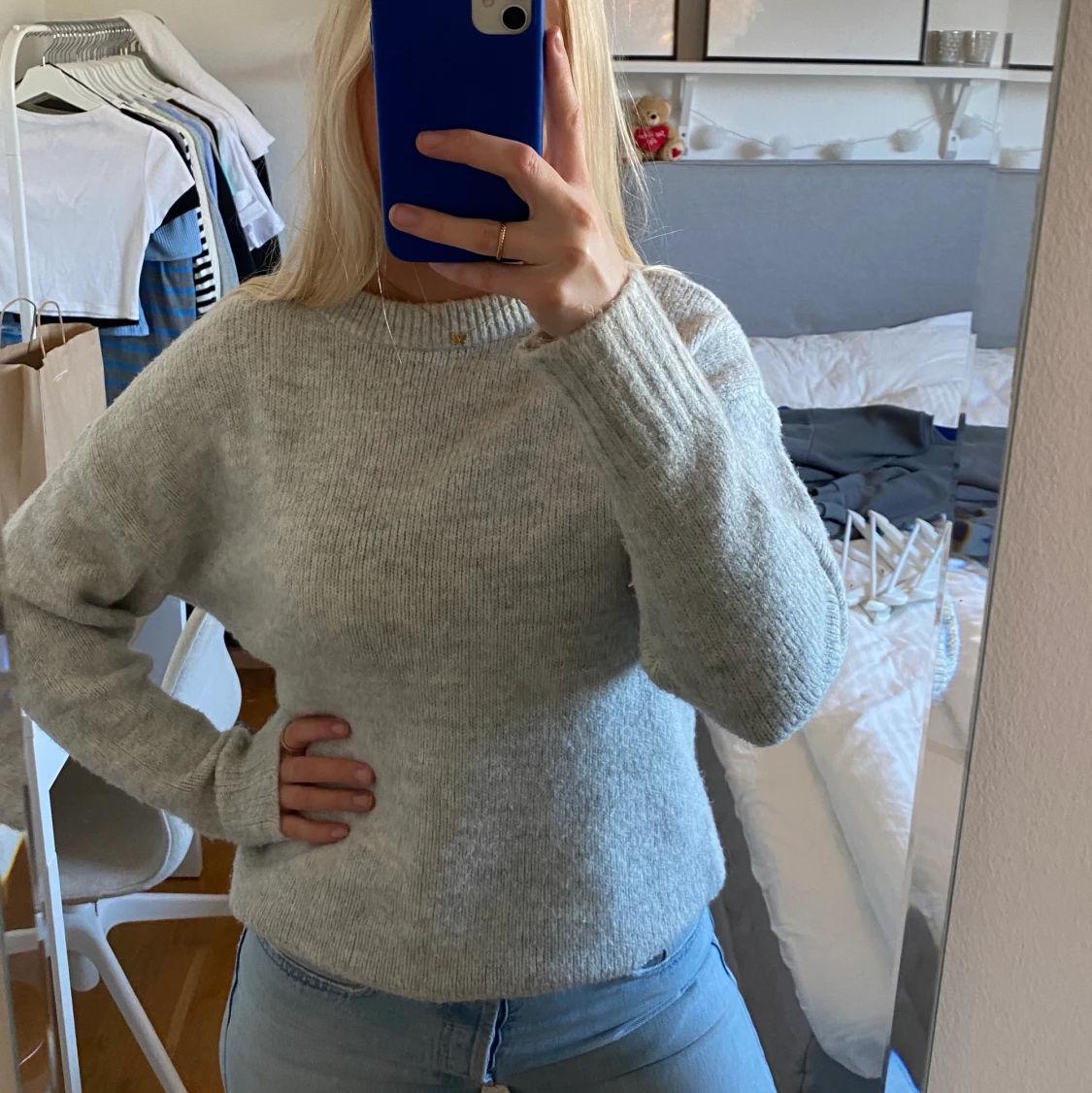 Ljusgrå stickad tröja