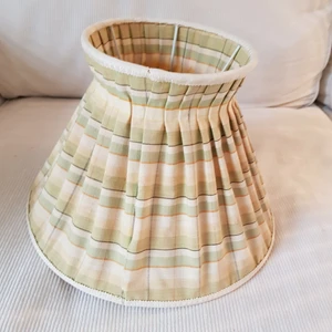 Retro lamskärm - Säljer en fin lamskärm som jag sköpte secondhand men som tyvärr inte passade min kampa.