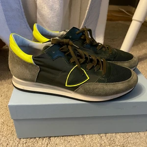 Philippe Model  - Säljer dessa helt nya philippe model skor i storlek 41. De är helt oanvända. Ny pris 2600kr