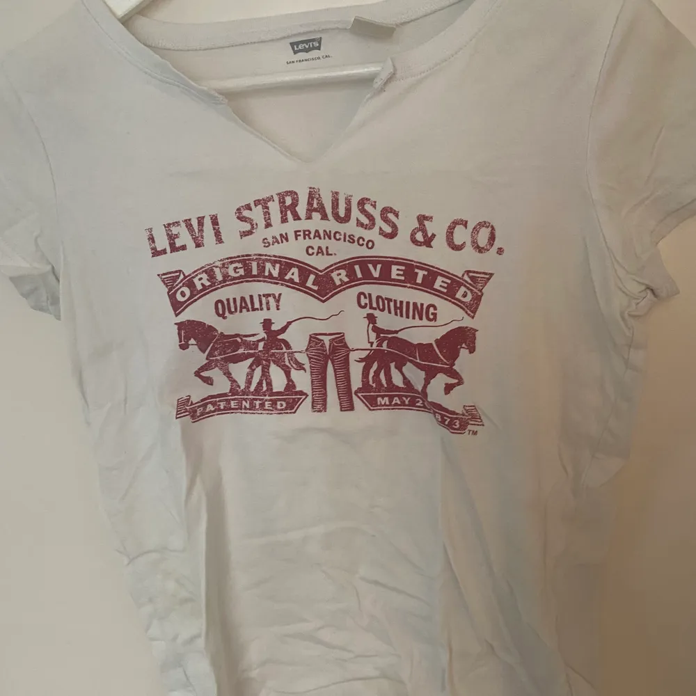 Levi’s t-shirt i bra skick!. T-shirts.