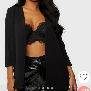 Svart kappa - Svart kappa från Nelly i storlek s, oanvänd 