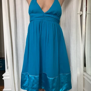 y2k blå klänning - storlek: passar S och M. möts upp i stockholm eller fraktar🖤