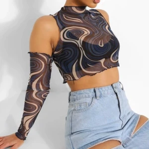 Svar/blå mesh topp  - Svart/blå mesh topp från boohoo😍 helt oanvänd!
