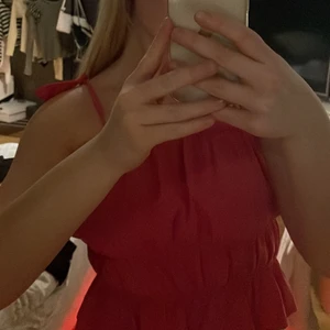 Shein  - Ett jätte fint rosa volang linne i storlek M. Aldrig använd bara testad! 