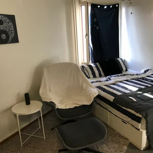 Dubbel säng Säng paket  - Dubbel säng med 3lådor förvaring ner till.  Använd i ett år. I köpet ingår ribbor, madrass sängstomme + tre lådor.  