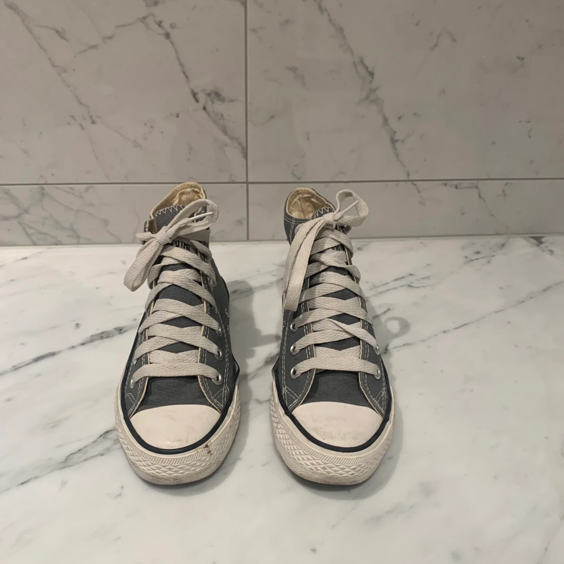 Converse gråa strl 36