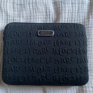 Marc Jacobs fodral - Supersnyggt fodral ifrån Marc Jacobs. Nypris: 749kr. Inga defekter. 