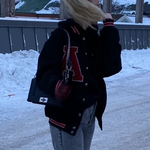 Baseboljacka - Från alika, basebolljacka i super fint skick, patches där bak har jag satt dit själv 