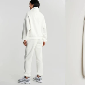 Gina tricot mjukis byxa, vit - Använt gansk mycket, fint och bra material! Storlek XXS