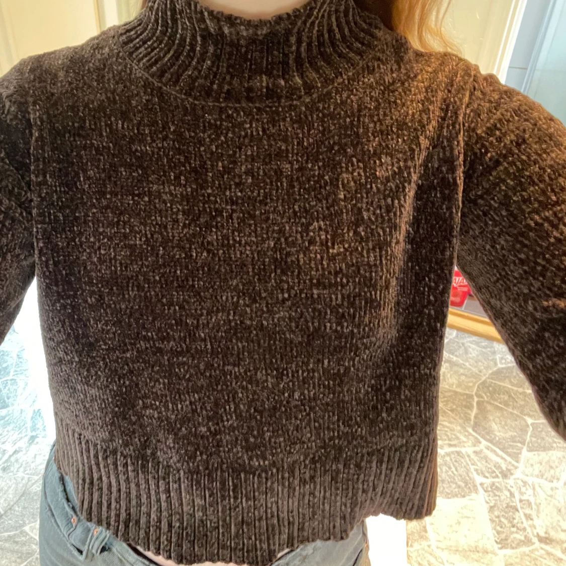 Brun stickad  - 90