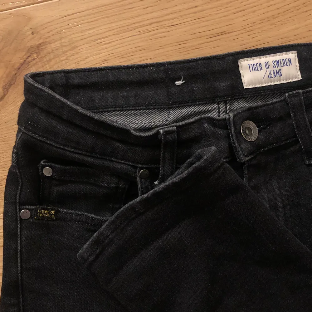 Tighta långa Tiger of Sweden jeans. Stretchiga och sköna!☺️🤩 Vanlig tight passform som skinnyjeans är!. Jeans & Byxor.