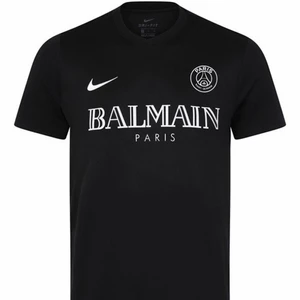 PSG X BALMAIN TSHIRT, 1 KVAR 600 + FRAKT - Får åter igen in dessa snygga och eftertraktade t shirts, perfekt inför sommaren. Vid frågor, fler bilder och övrigt vänligen skriv. 