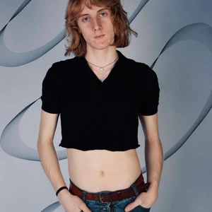 Croppad tröja med krage - Avklippt längst ner