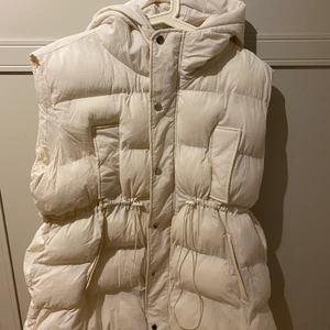 Ljusbeige väst  - Storlek 42, oanvänd.