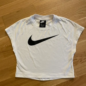 Nike topp Xs - Kort Nike topp i fint skick! Perfekt för träning eller till vardags
