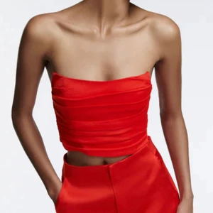 Röd corsett  - Super söt röd corsett ifrån Zara använd fåtal gånger