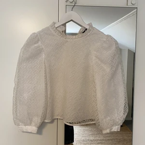 Vit blus zara - Söt blus från zara som tyvärr aldrig används