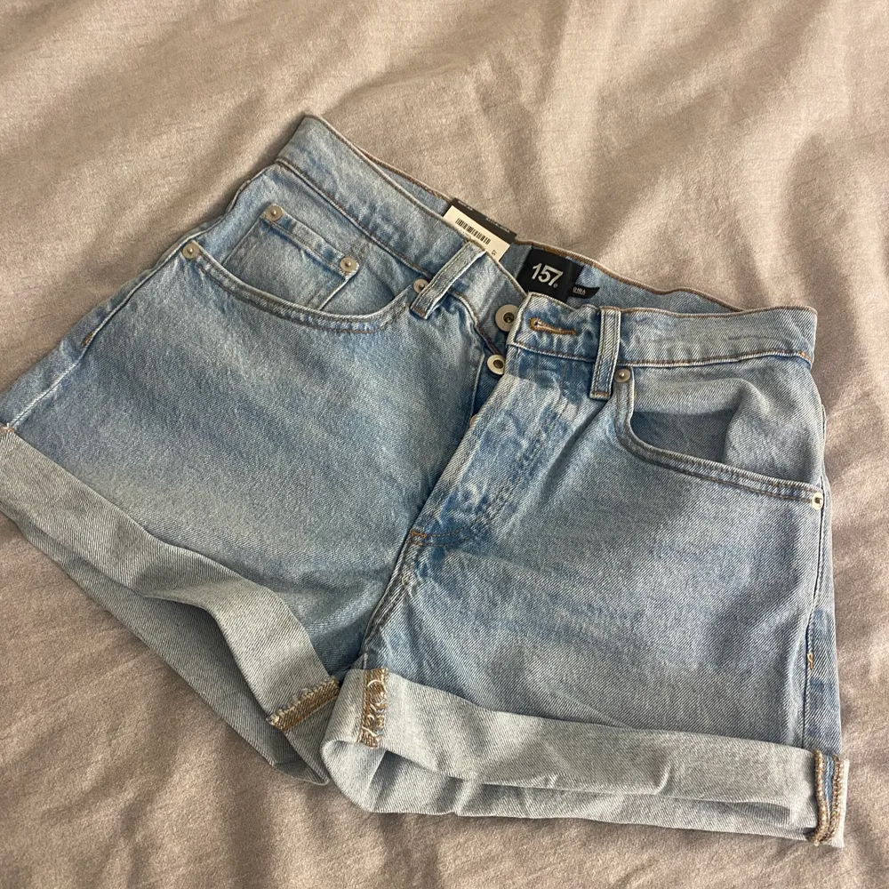 Blåa jeansshorts från lager 157. Helt oanvända. Shorts.