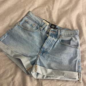 Blåa jeansshorts från lager 157. Helt oanvända