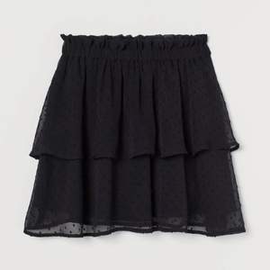 Söt kjol från hm, använd men i mycket gott skick! Egna bilder kan fås privat❣️ Storlek XS men passar S också. 
