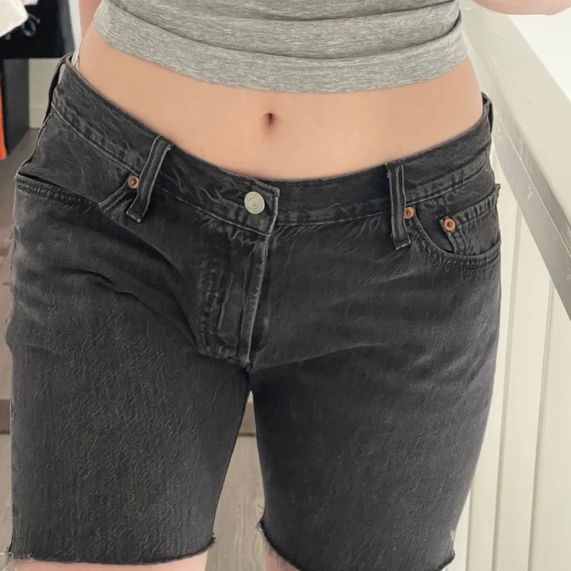 lågmidjade levis shorts