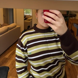 Stickad tröja  - Stickad tröja från lacoste i finaste färgkombinationen???Som ny.