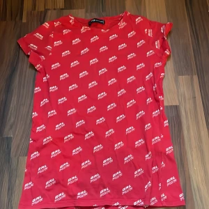 NEWYORKER T-SHIRT - Newyorker grl pwr tröja, bra skick (änvänd några gånger)