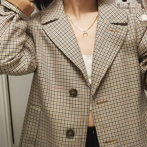 Kappa/jacka Holly&White - Kappa från holly&white köpt för 800, fin skick, passar tyvärr inte min still länge. Frakt tillkommer, kan mötas i Uppsala