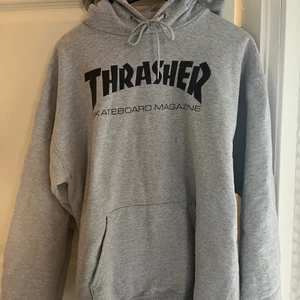 trasher hoodie - använd fåtal gånger, fint skick!