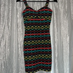 Linneklänning | H&M strl 34 🌈 - Skitsnygg klänning från H&M, använd en gång för ca 4 år sen. Passformen är 👌