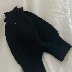 Torgvantar svarta - Aldrig använda. Sista paret kvar. Därav budgivning. Så sköna i materialet 