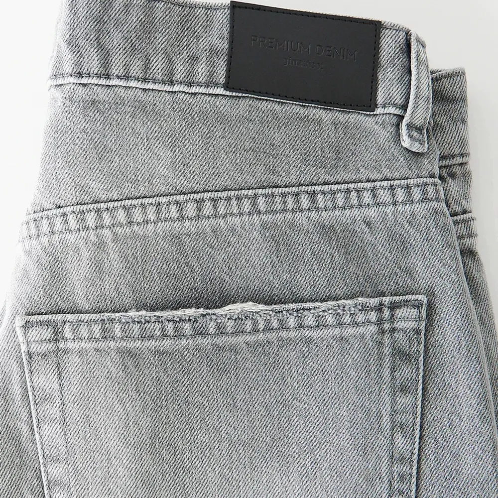 Säljer dessa ljusgråa jeans från Gina Tricot som knappt är använda i st 36, kom privat för mer bilder eller frågor💕 priset kan diskuteras . Jeans & Byxor.