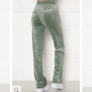 Juicy couture byxor - I helt nyskick använda max 3 gånger!🤍 säljer byxorna direkt för 850kr  (säljer hela settet för 1500kr) 