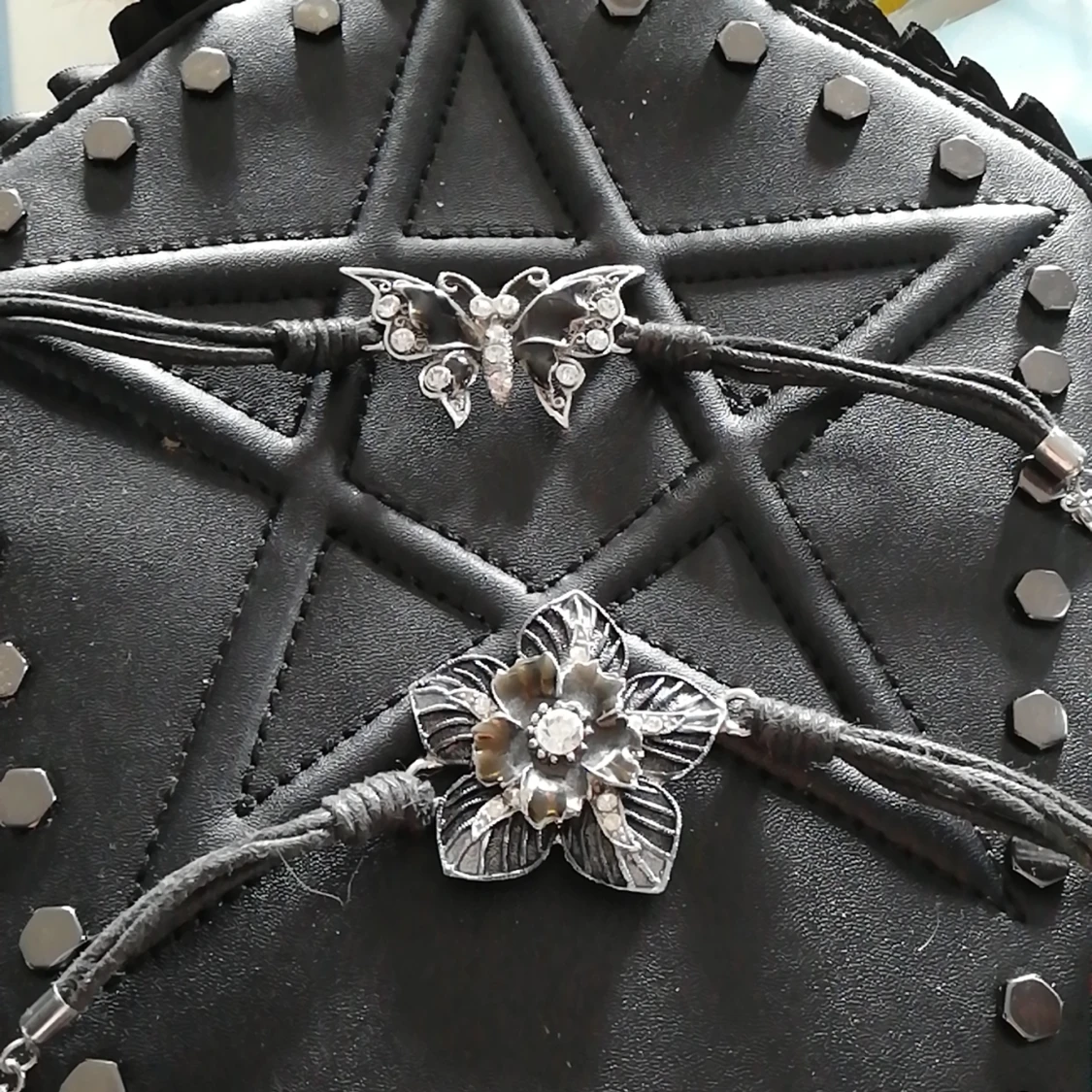 Armband blomma fjäril