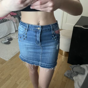 Jeanskjol  - Unik jeanskjol i bra skick❤️