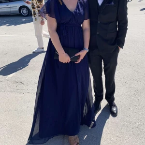 Balklänning  - Säljer min jättevackra balklänning som jag använt 1 gång. Köpt för 1100kr💞