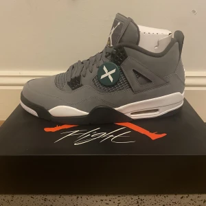 Jordan 4 Cool grey - Jordan 4 cool grey (2019) ds Size 46 - us 12  Köpta från Stockx, finns kvitto och box  Möts upp i Stockholm eller frakt på köparen 
