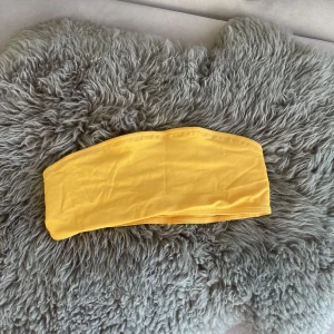 Bikini topp - Gul bikinitopp perfekt till Sommaren! Frakt tillkommer 💞